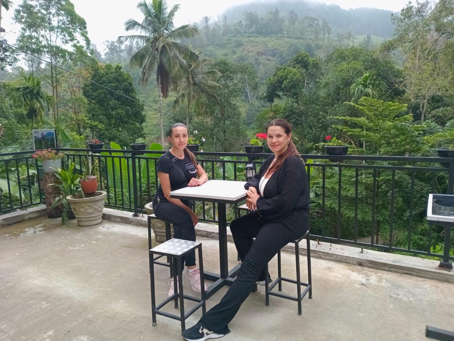 Ella Thenulya Hotel Exterior photo